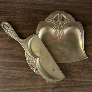 Antique brass crumb catcher